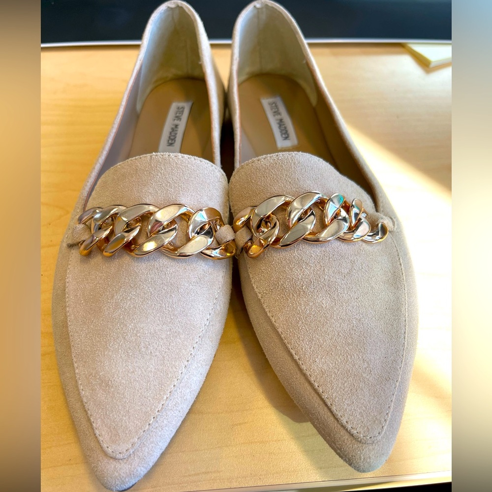 NEW Steve Madden flat suede loafer with gold chain